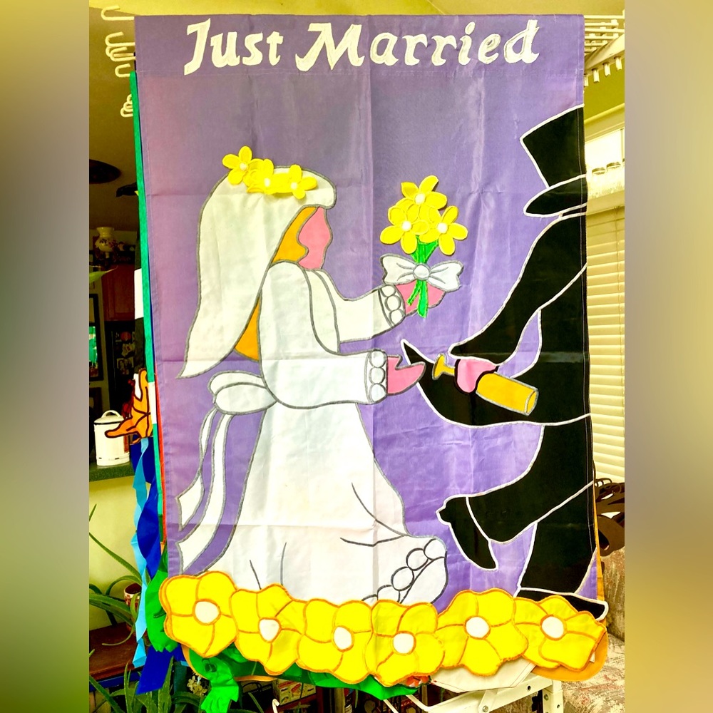 Sculpted ‘Just Married’ Banner / Flag (42” x 28”)